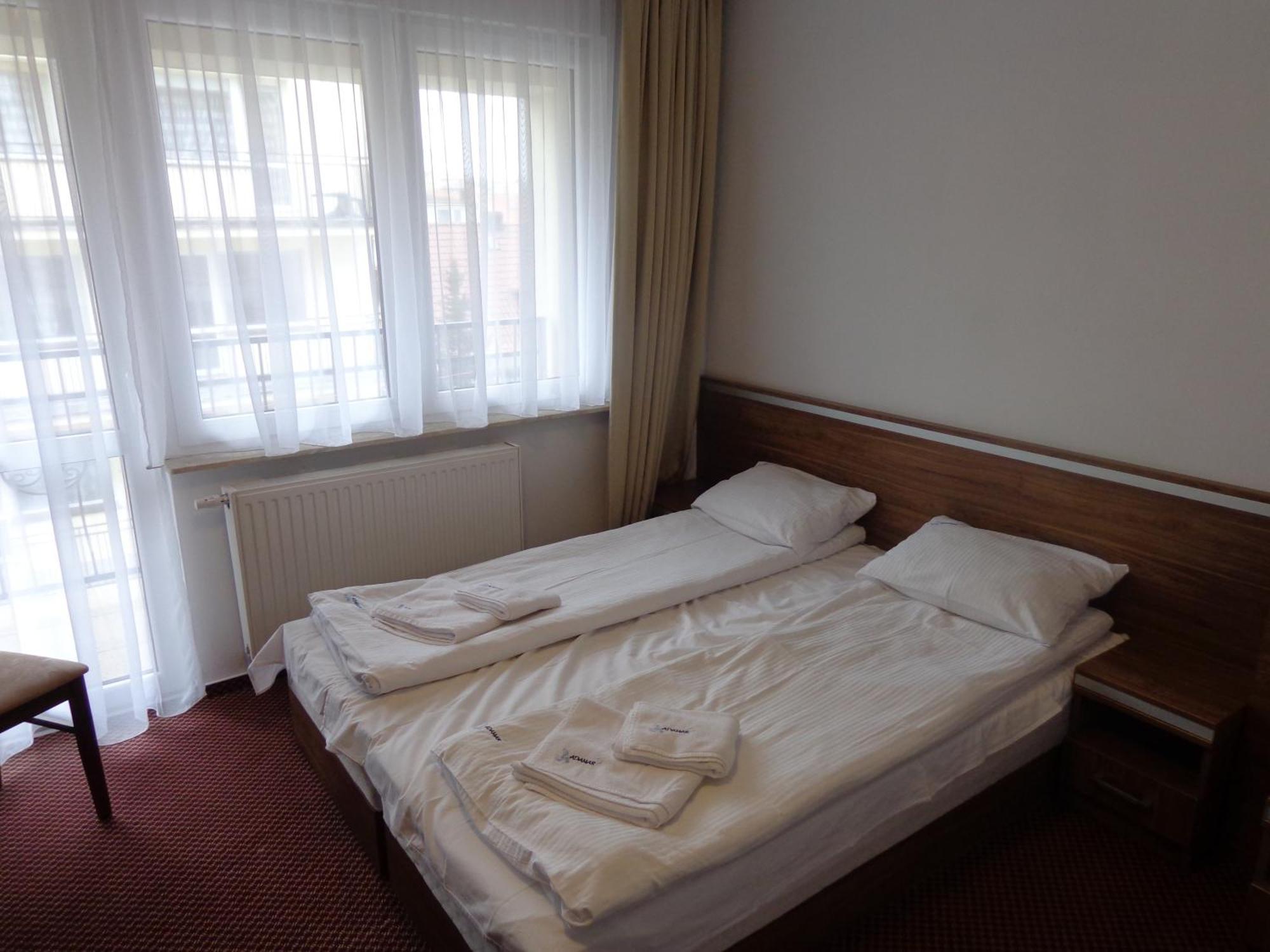 Adamar Jastrzebia Gora Bed & Breakfast Phòng bức ảnh